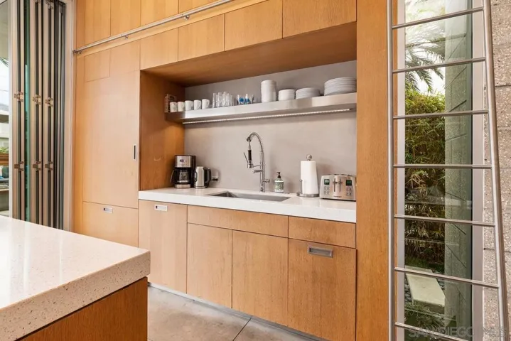 8001 Calle De La Plata, La Jolla, California 92037