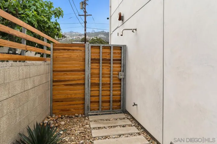 8001 Calle De La Plata, La Jolla, California 92037