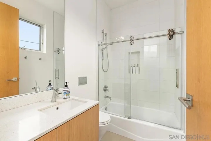 8001 Calle De La Plata, La Jolla, California 92037