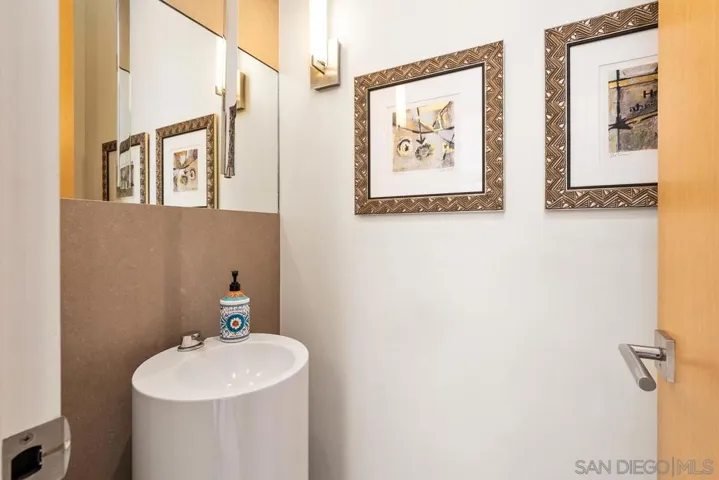 8001 Calle De La Plata, La Jolla, California 92037