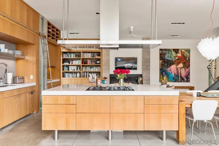 8001 Calle De La Plata, La Jolla, California 92037
