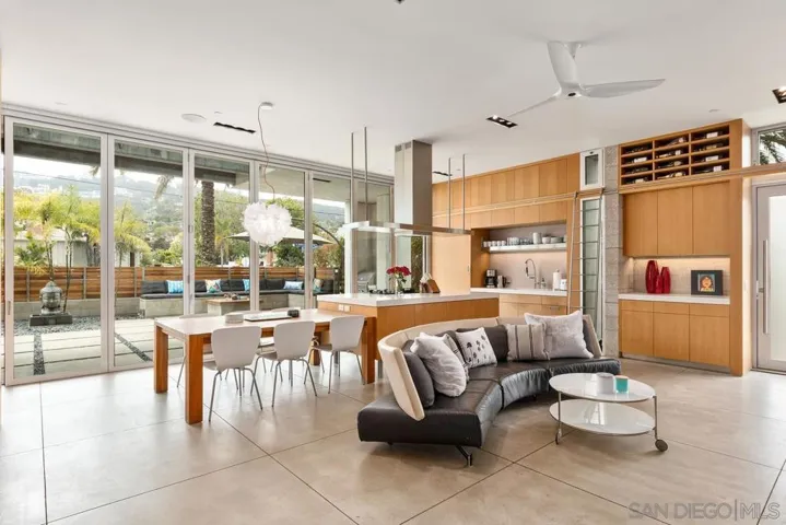 8001 Calle De La Plata, La Jolla, California 92037