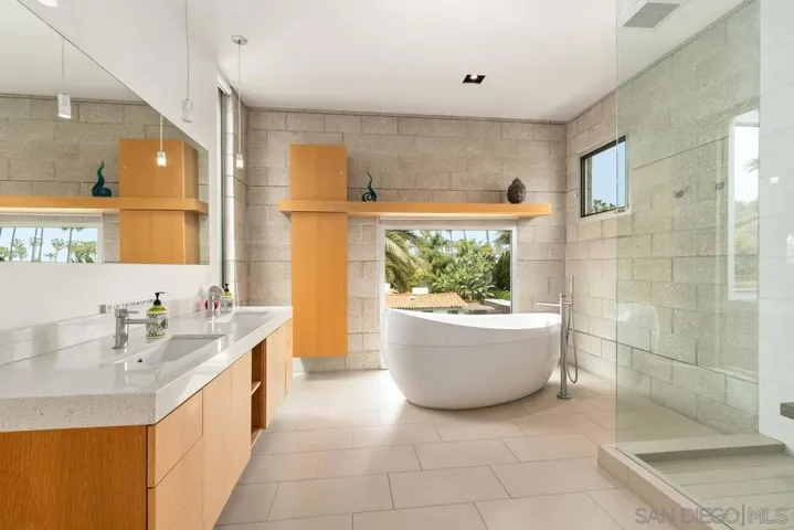8001 Calle De La Plata, La Jolla, California 92037