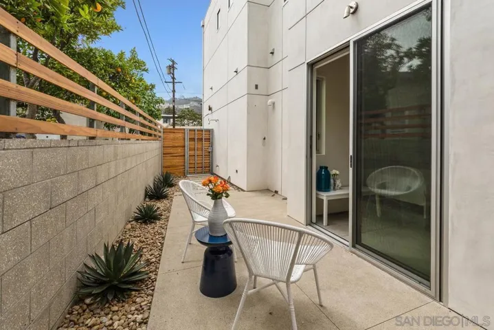 8001 Calle De La Plata, La Jolla, California 92037