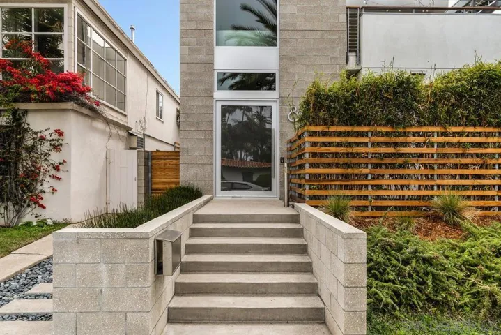 8001 Calle De La Plata, La Jolla, California 92037