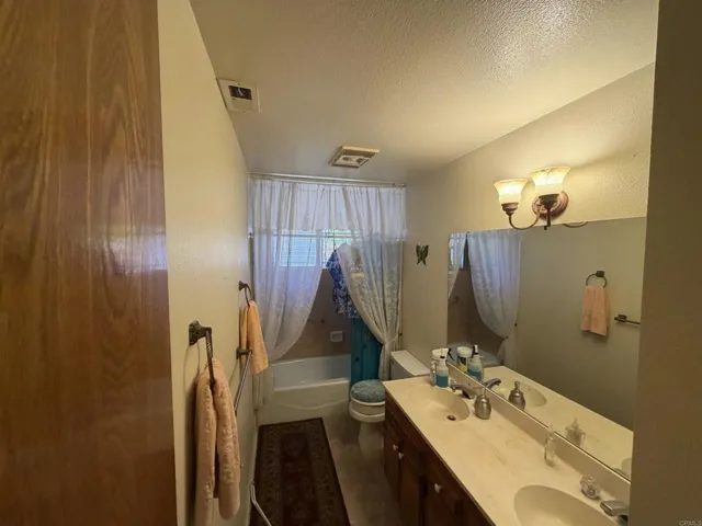915 Moody Drive, Escondido, California 92027