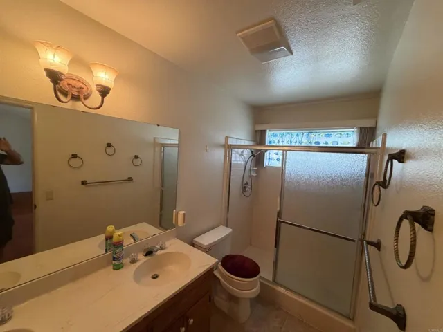 915 Moody Drive, Escondido, California 92027