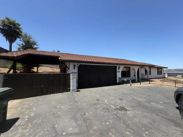 915 Moody Drive, Escondido, California 92027
