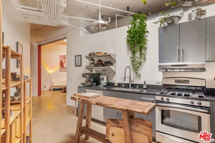 530 Molino Street 213, Los Angeles, California 90013