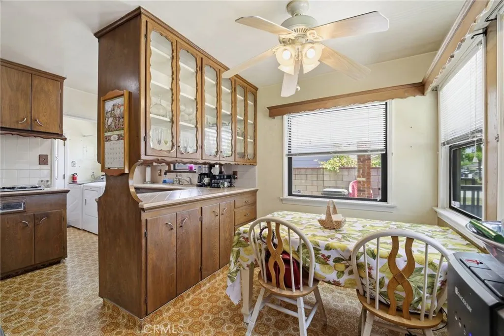 Eating area adjacent to the kitchen