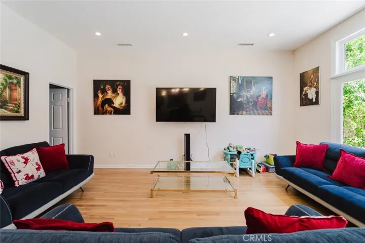 6638 Blucher Avenue, Van Nuys, California 91406