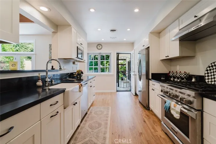 6638 Blucher Avenue, Van Nuys, California 91406