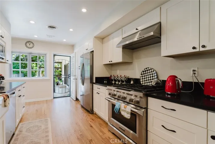 6638 Blucher Avenue, Van Nuys, California 91406