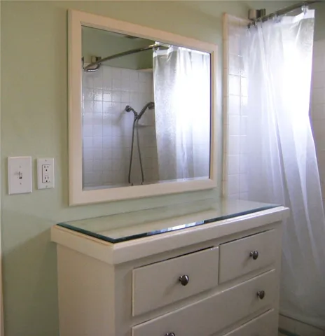 845 Bath Room