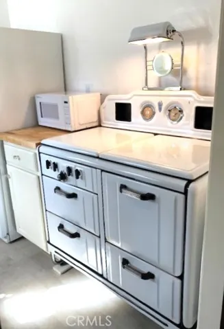 #3 Antique Stove