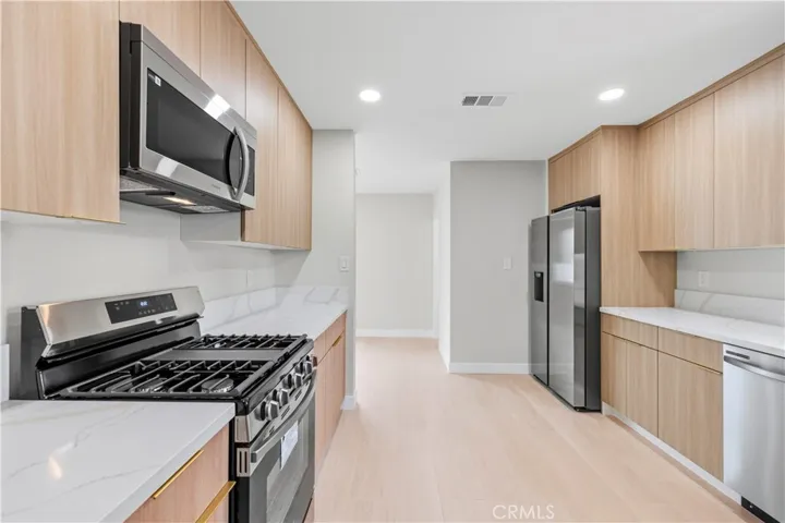 7108 Quakertown Avenue, Winnetka, California 91306