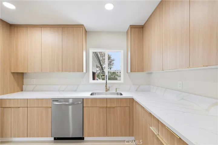 7108 Quakertown Avenue, Winnetka, California 91306