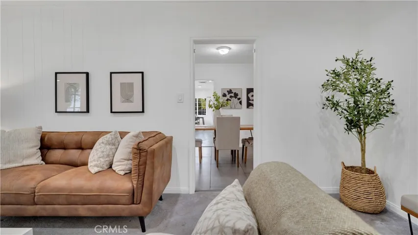 10207 Camarillo Street, Toluca Lake, California 91602