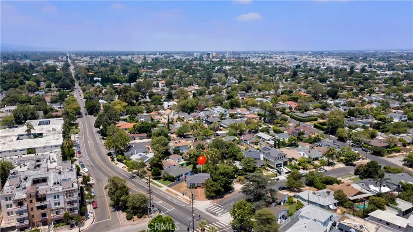 10207 Camarillo Street, Toluca Lake, California 91602
