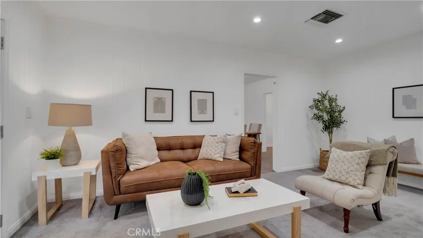 10207 Camarillo Street, Toluca Lake, California 91602