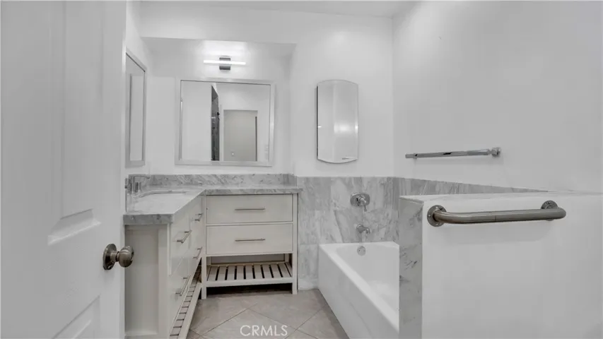 10207 Camarillo Street, Toluca Lake, California 91602