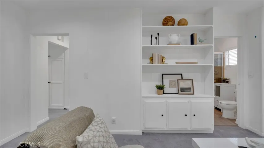 10207 Camarillo Street, Toluca Lake, California 91602