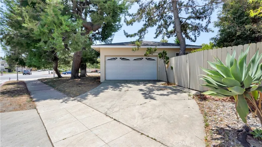 10207 Camarillo Street, Toluca Lake, California 91602