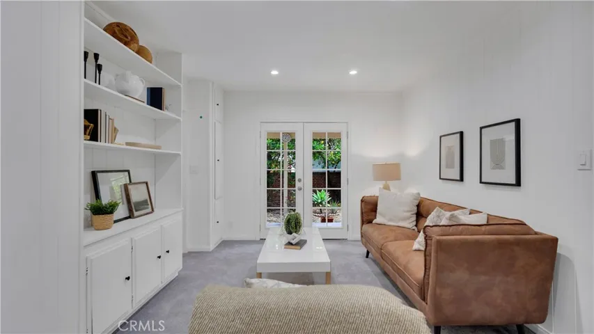 10207 Camarillo Street, Toluca Lake, California 91602