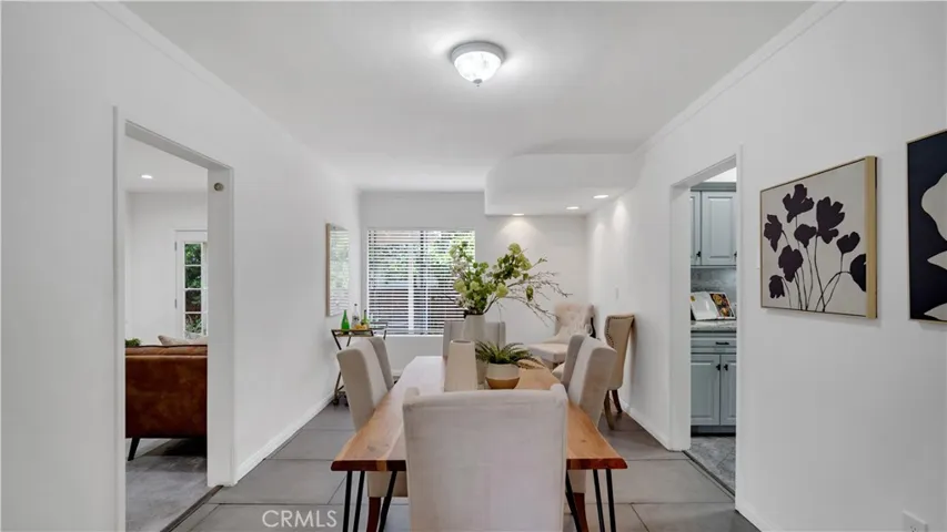 10207 Camarillo Street, Toluca Lake, California 91602