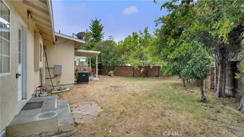 10207 Camarillo Street, Toluca Lake, California 91602