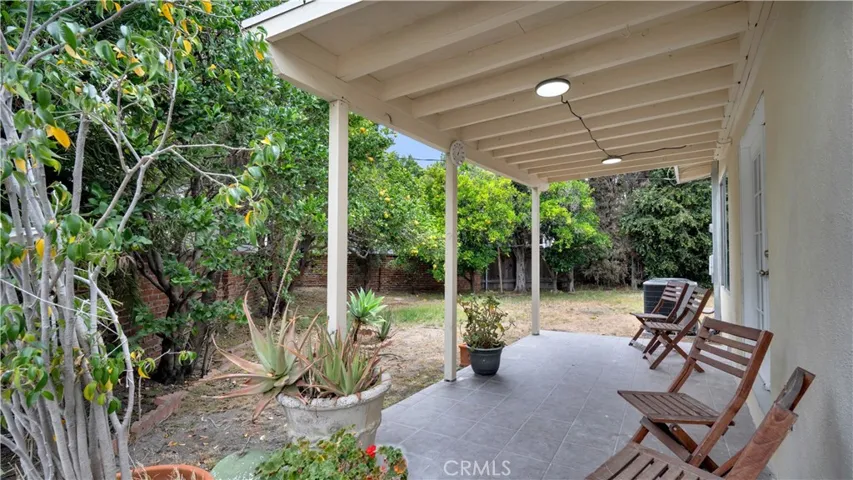 10207 Camarillo Street, Toluca Lake, California 91602