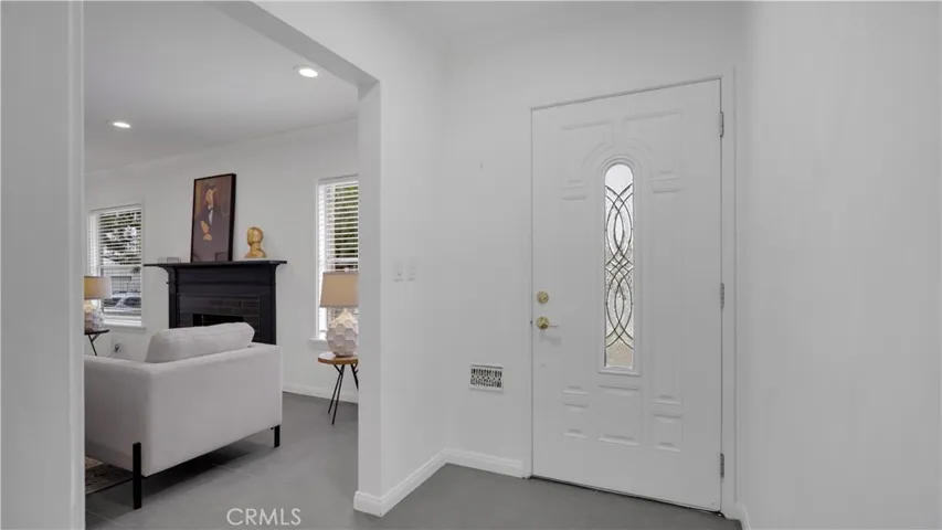 10207 Camarillo Street, Toluca Lake, California 91602