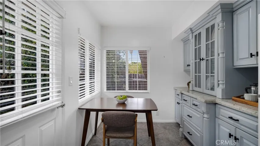 10207 Camarillo Street, Toluca Lake, California 91602