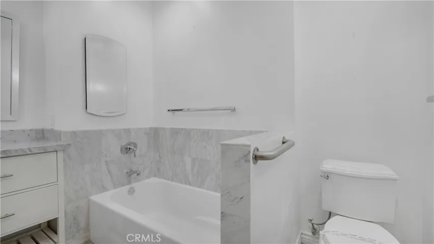 10207 Camarillo Street, Toluca Lake, California 91602