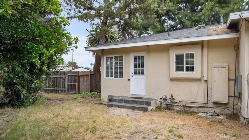 10207 Camarillo Street, Toluca Lake, California 91602