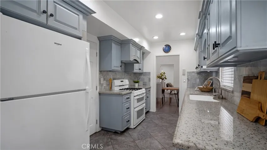 10207 Camarillo Street, Toluca Lake, California 91602