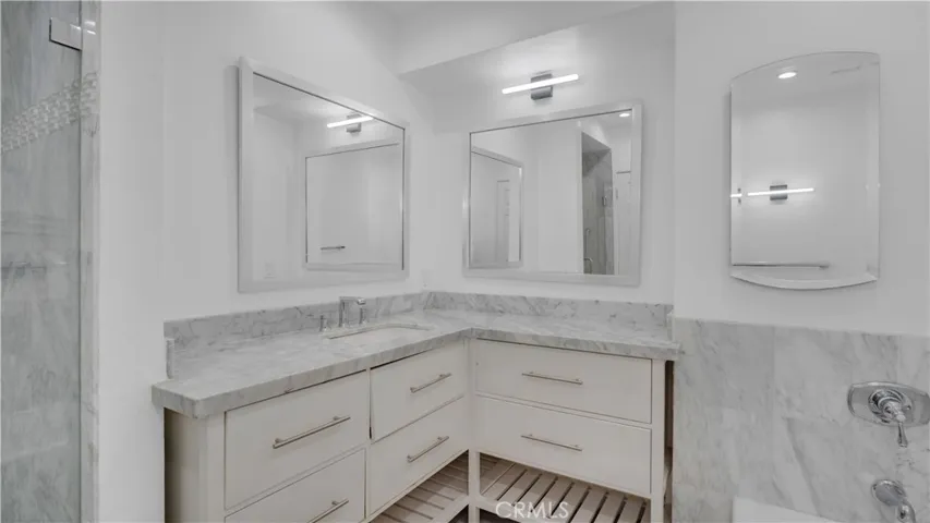 10207 Camarillo Street, Toluca Lake, California 91602
