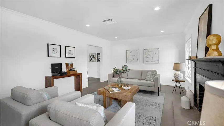 10207 Camarillo Street, Toluca Lake, California 91602