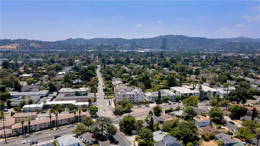 10207 Camarillo Street, Toluca Lake, California 91602