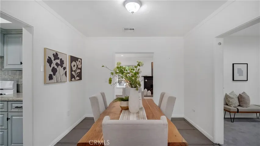 10207 Camarillo Street, Toluca Lake, California 91602