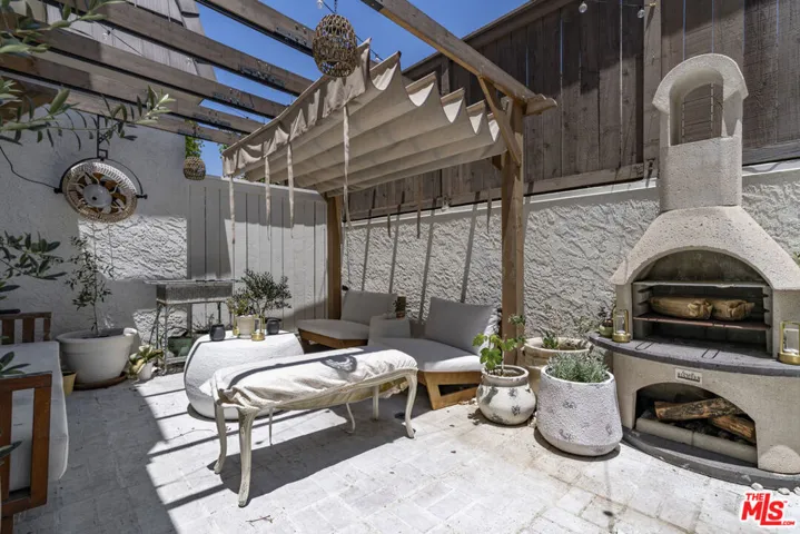 648 Wilcox Avenue, Los Angeles, California 90004