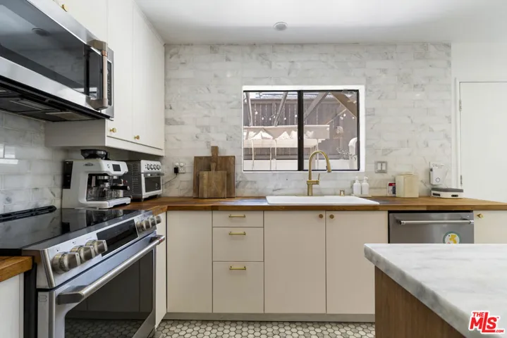 648 Wilcox Avenue, Los Angeles, California 90004