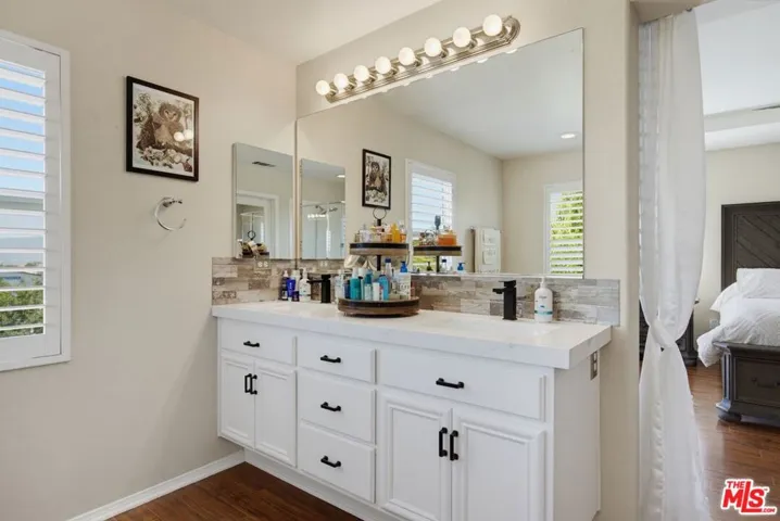 28937 Mirada Circulo, Valencia, California 91354