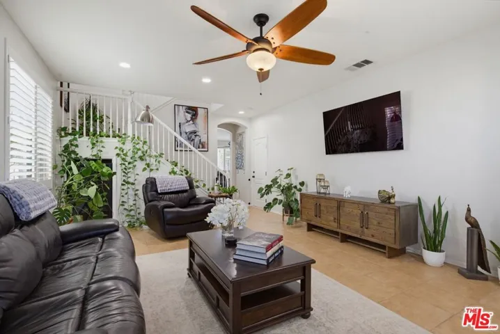 28937 Mirada Circulo, Valencia, California 91354
