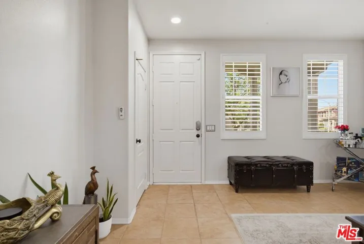 28937 Mirada Circulo, Valencia, California 91354