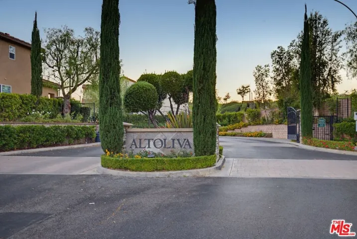 28937 Mirada Circulo, Valencia, California 91354