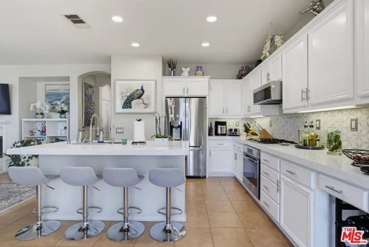 28937 Mirada Circulo, Valencia, California 91354