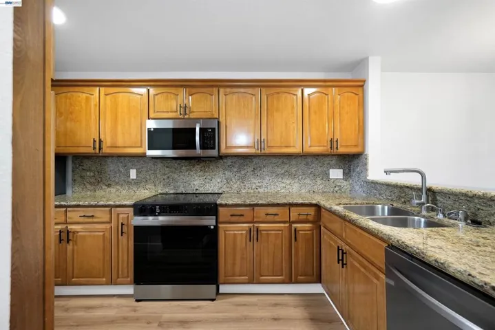 27949 Thornton Ct 1b, Hayward, California 94544