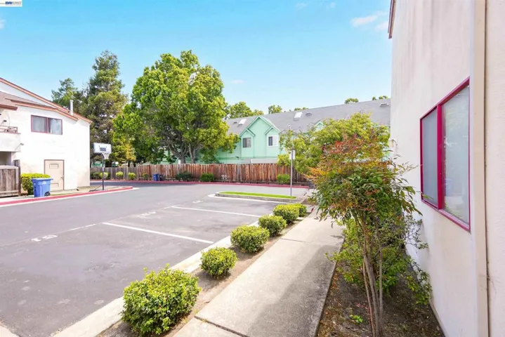 27949 Thornton Ct 1b, Hayward, California 94544