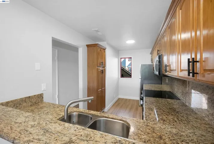 27949 Thornton Ct 1b, Hayward, California 94544